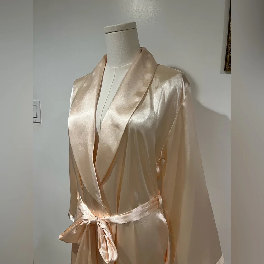 Jones New York Cream Satin Robe - Picture 3 of 8